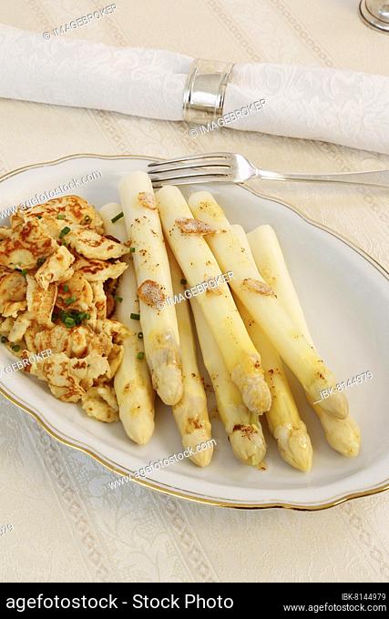 Baden cuisine, asparagus with crispy duck, ""Flädle"", pancakes made of potato dough torn into pieces with white asparagus, vegetables, healthy, hearty