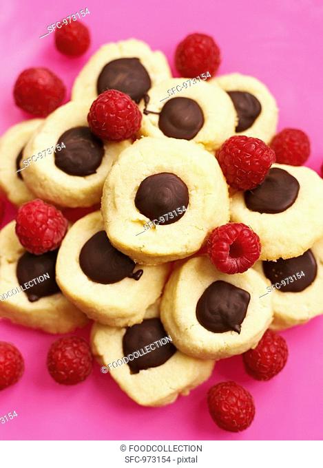Biscuits with chocolate and raspberries