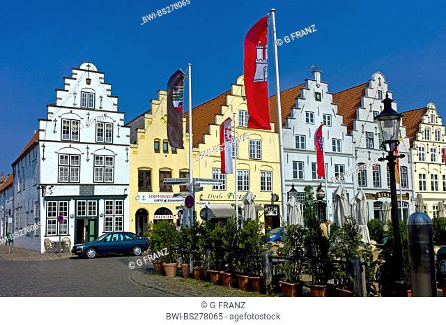 row of historical houses at the market place, Germany, Schleswig-Holstein, Northern Frisia, Friedrichstadt