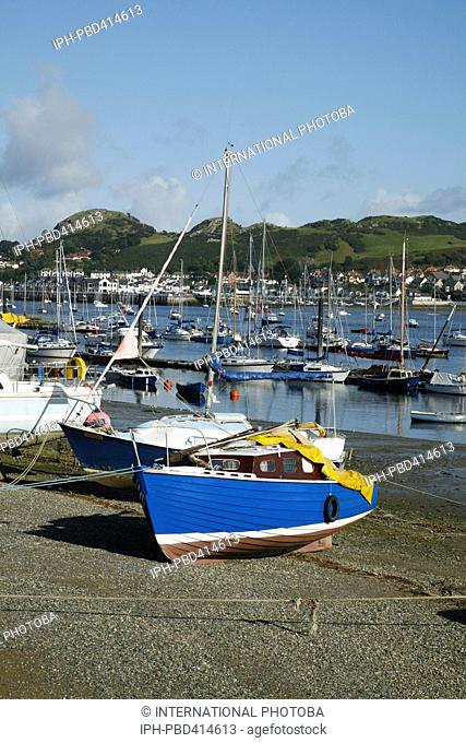 Wales Gwynedd Conwy The picturesque Conwy (Conway) Estuary is overlooked by the ancient town which has an imposing castle built by King Edward 1st