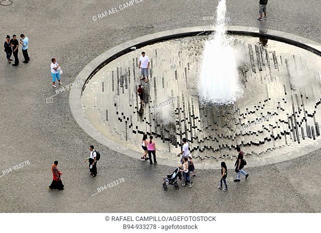 Fountain in the Lustgarten ('Pleasure Garden') by Berliner Dom, Berlin, Germany