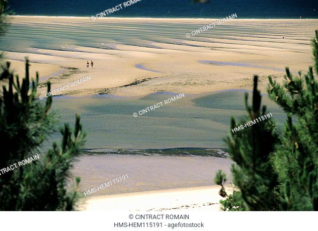 France, Gironde (33), Arcachon Basin, sandbanks at low tide near Moulleau village