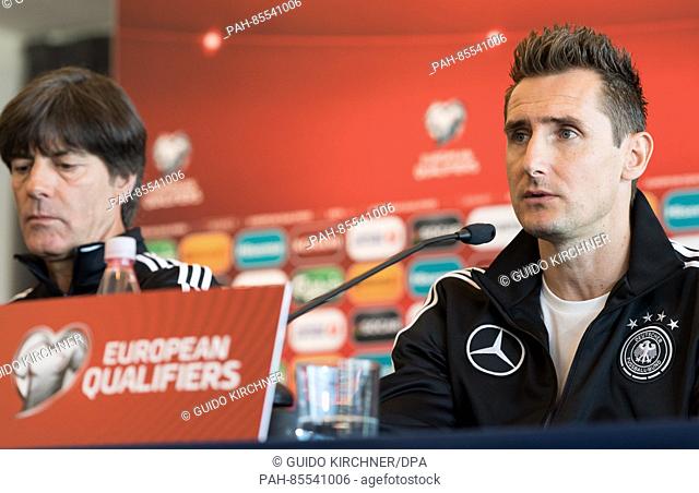 German national soccer coach Joachim Loew (l) and coach Azubi Miroslav Klose during the German Football Association press conference before the World Cup...