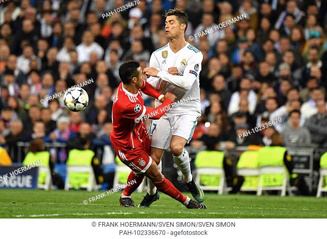 Thiago ALCANTARA (FCB), action, duels versus Cristiano Ronaldo (Real Madrid), football Champions League, semi-finals, Real Madrid-FC Bayern Munich 2-2