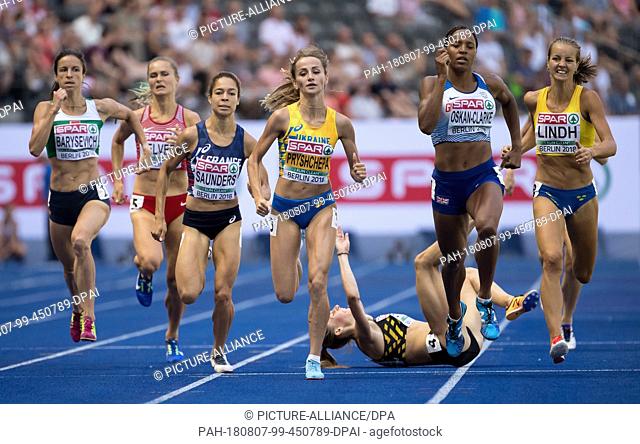 07.08.2018, Berlin: Athletics, European Championship in the Olympic Stadium, 800m heat, Women. Daryia Barysevich (l-r) from Belarus, Liga Velvera from Latvia