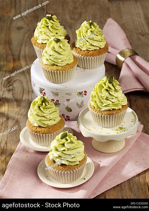 Pistachio cupcakes with cream cheese frosting
