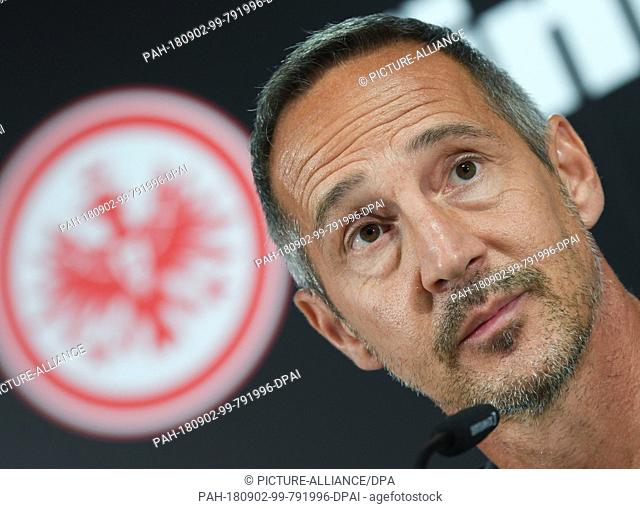 31.08.2018, Hesse, Frankfurt am Main. Head coach Adi Hütter looks around during a Eintracht Frankfurt press conference. Photo: Arne Dedert/dpa - WICHTIGER...