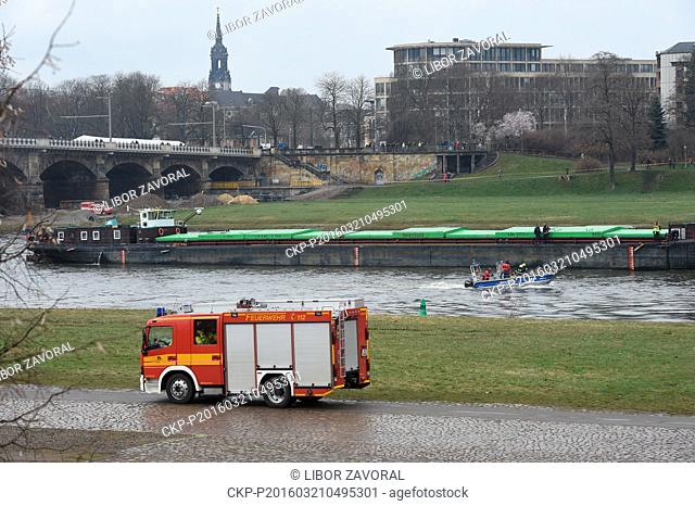 The Albis Czech cargo ship that got stuck near the Albert Bridge on the Labe (Elbe) River in Dresden last week was successfully freed with the aid of two Czech...
