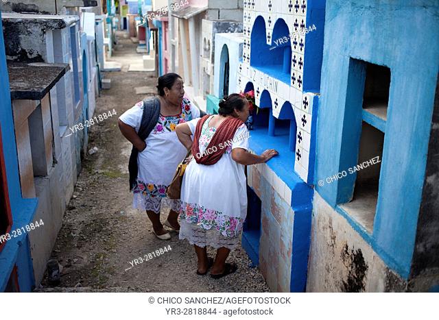 Mayan women visit the tomb of a deceased family member in the village of Pomuch, Hecelchakan, Campeche, Yucatán península, October 30, 2016