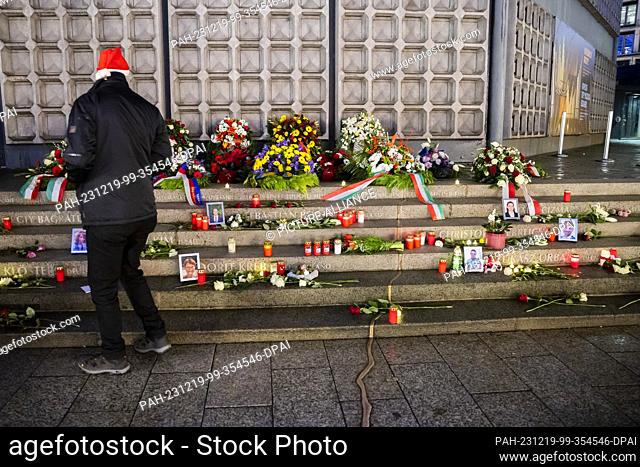 19 December 2023, Berlin: A man stands in front of the memorial for the victims of the Islamist terrorist attack on Breitscheidplatz