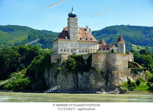Austria, Lower Austria, A-Schoenbuehel-Aggsbach, Danube, Wachau, Mostviertel, Dunkelsteinerwald, A-Schoenbuehel an der Donau, Schoenbuehel Castle on a rock