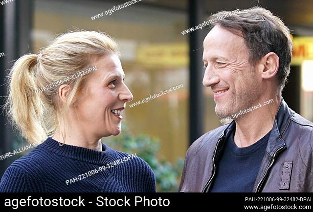 06 October 2022, Hamburg: Actor Wotan Wilke Möhring (Chief Inspector Thorsten Falke) and actress Franziska Weisz (Chief Inspector Julia Grosz) stand in front of...