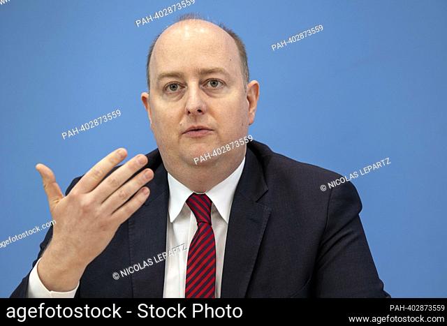 Matthias Hauer, member of the German Bundestag (CDU/CSU), at a federal press conference on further parliamentary action in the Warburg-Bank matter in Berlin