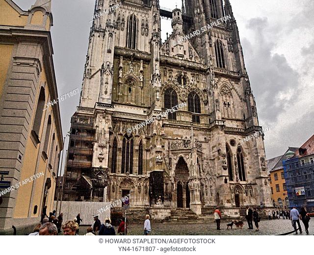 Regensburger Dom  The Gothic west facade of Regensburg Cathedral  Regensburg, Germany
