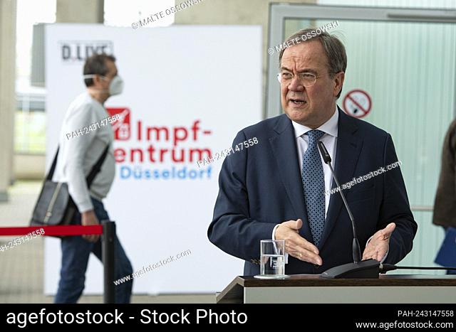 Armin LASCHET, CDU, Prime Minister of North Rhine-Westphalia, gives a press statement, Prime Minister Armin Laschet visits the vaccination center in Duesseldorf