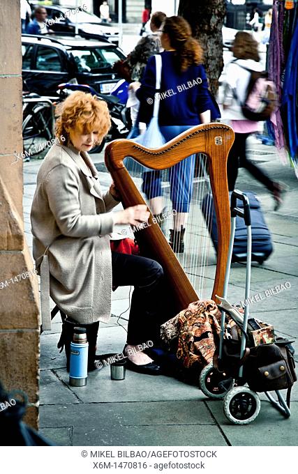 street musicians  Dublin  Irlanda