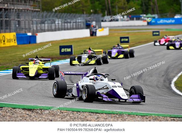 04 May 2019, Baden-Wuerttemberg, Hockenheim: Motorsport: W-Series, Hockenheimring. Jamie Chadwick (r) leads the field with her Tatuus F3 T-318 ahead of Alice...