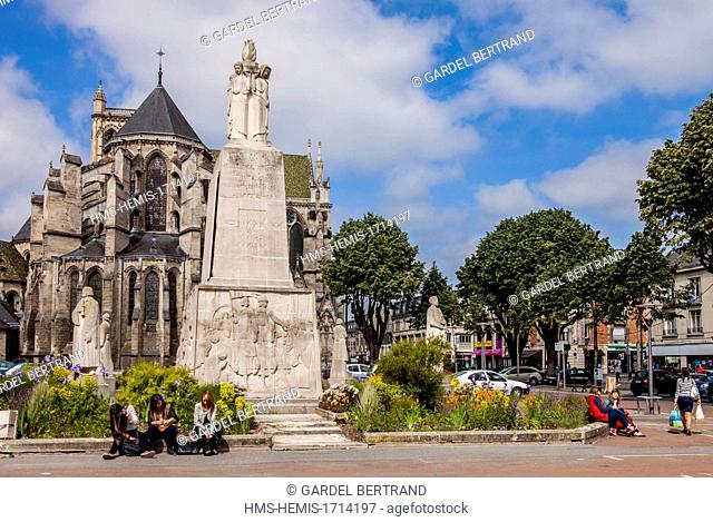 France, Aisne, Soissons, the cathedral and the memorial