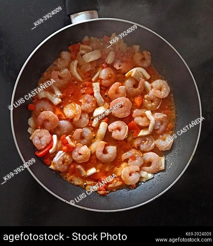Fried Shrimps in Tomato Sauce (with onions, red peppers and squid rings)