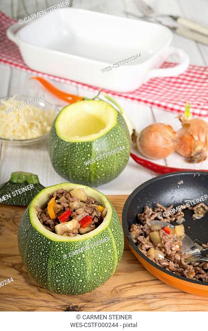 Filled eight ball squashes with ground beef, Low Carb