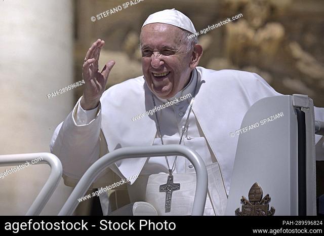 Pope Francis during a weekly general audience at Saint Peter's square on June 1, 2022. - vatican city state/State of the Vatican City/Vatikanstadt