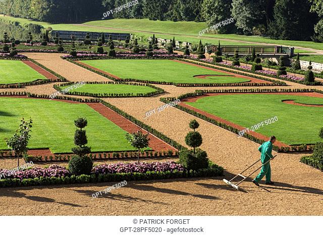 FRENCH GARDEN CREATED FROM DESIGNS BY ANDRE LE NOTRE, GARDENER TO KING LOUIS XIV, CHATEAU DE MAINTENON