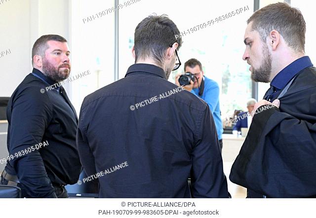 09 July 2019, Mecklenburg-Western Pomerania, Rostock: The 28-year-old defendant (M) in the trial for attempted double homicide is waiting with his defenders...
