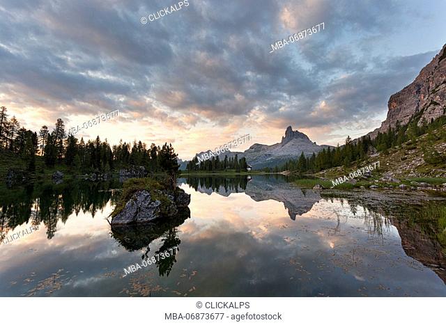 Dawn at Federa Lake, Croda da Lago, Dolomites, Cortina d'Ampezzo, Veneto, Italy