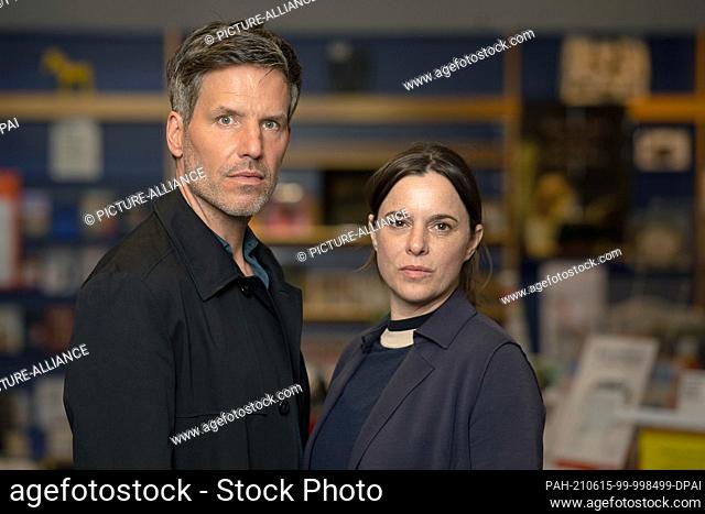 11 June 2021, Hessen, Königstein im Taunus: Actors Tim Bergmann and Annika Kuhl are on the set of the ZDF Taunus crime thriller ""Mother's Day""