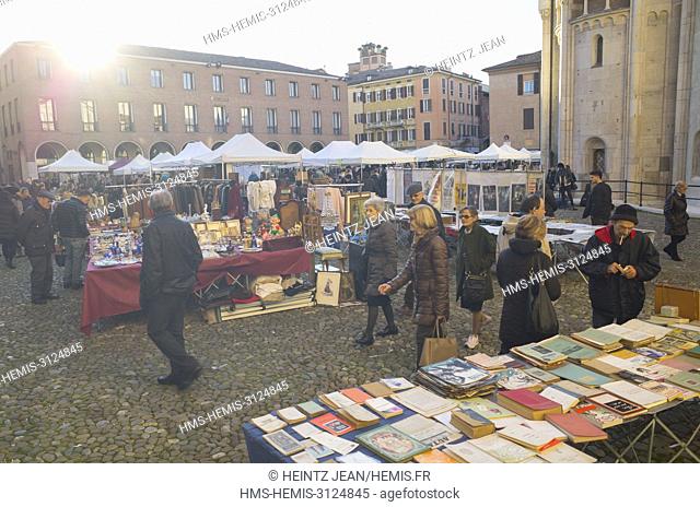 Italie, Emilia-Romagna, Modena, flea market around the cathedral