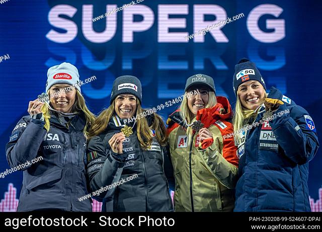 08 February 2023, France, Courchevel: Alpine skiing: world championships, super G, women: Mikaela Shiffrin (l-r, silver medal), USA, Marta Bassino (gold medal)
