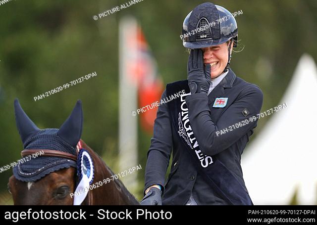 20 June 2021, Lower Saxony, Luhmühlen: Equestrian sport: German Championships, Eventing. The British event rider Mollie Summerland is looking forward to Charly...