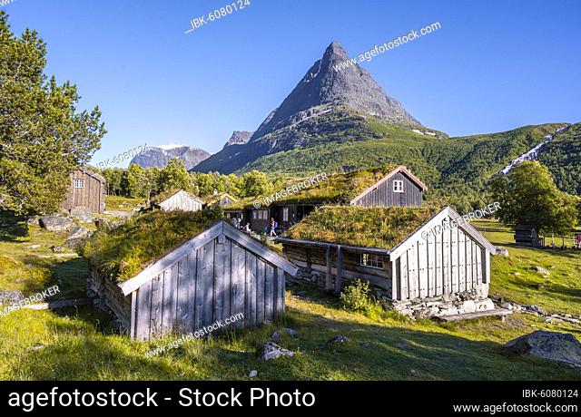 Traditional houses, Renndølsetra, Innerdalen High Valley, Innerdalstårnet Mountain, Trollheimen Mountain Area, Sunndal, Møre og Romsdal, Vestlandet, Norway