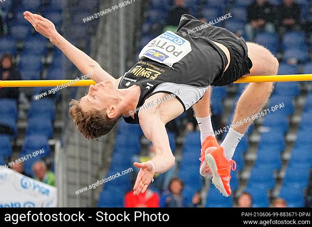 06 June 2021, Lower Saxony, Brunswick: Athletics: German championship, high jump, men: Tobias Potye in action. Photo: Michael Kappeler/dpa