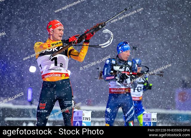 28 December 2020, Bavaria, Ruhpolding: Biathlon: World Team Challenge (WTC), Pursuit, Mixed in the Chiemgau Arena. Benedikt Doll (l) from Germany and Lukas...