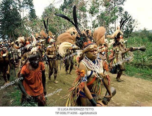 Asaro tribesmen on the way to a ritual display of wealth.Goroka, Papua New Guinea, 1974