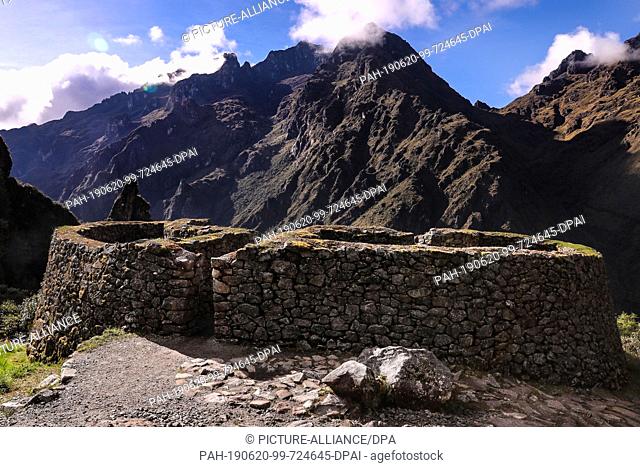 02 May 2019, Peru, Anden Ruine Runkuraquy: The ruins of Runkuraquy at 3710 meters. The fortress served as a supply base on the Inca Trail to Machu Picchu