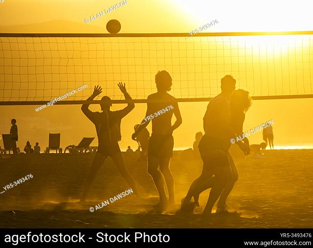 Las Palmas, Gran Canaria, Canary Islands, Spain. 4th January 2020. Beach volleyball at sunset on the city beach in Las Palmas, the capital of Gran Canaria