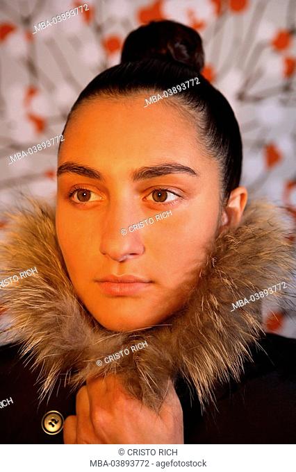 Woman, young, hair-knots, seriously, keeps closed winter-jacket, fur-collars, portrait, people, girls 16-20 years 20-30 years dark-haired hairdo, topknot