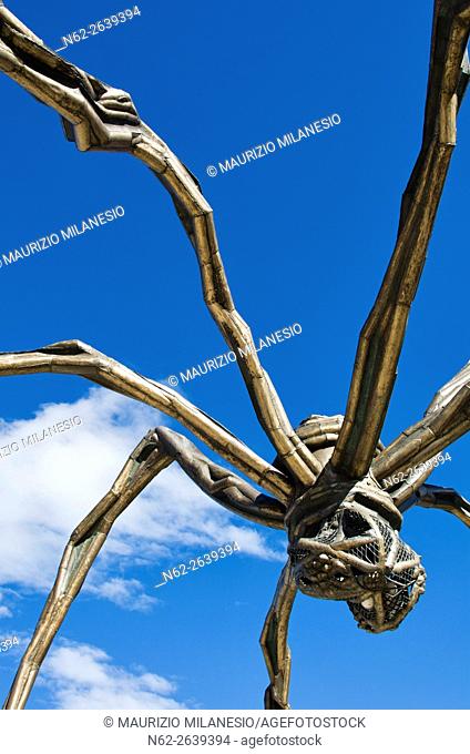 Maman sculpture, by Louise Bourgeois, Guggenheim Museum, Bilbao, In front of a clear blue sky and white clouds