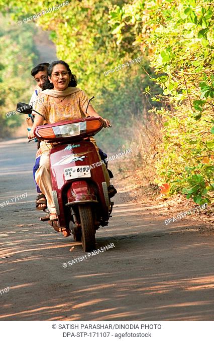 Mother and daughter on scooter in ; Lanja ; Ratnagiri ; Maharashtra ; India MR556