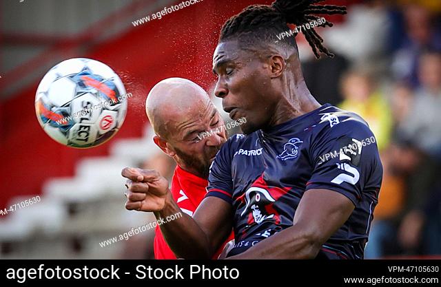 Essevee's Offor Chinonso and Kortrijk's Dorian Dessoleil fight for the ball during a soccer match between KV Kortrijk and Zulte Waregem