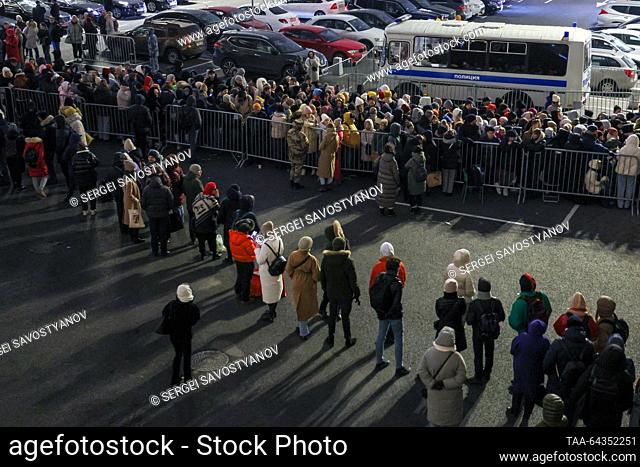 RUSSIA, MOSCOW - NOVEMBER 3, 2023: People queue outside Moscow's Bolshoi Theatre to buy tickets for 2023 holiday season shows of the Nutcracker Ballet