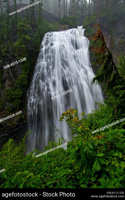 USA, Washington state, Narada Falls in Mount Rainier National Park