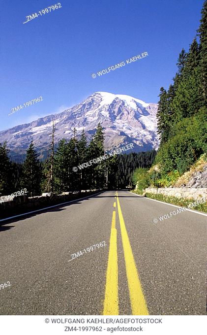 USA, WASHINGTON, MT.RAINIER NATIONAL. PARK, SCENIC VIEW FROM ROAD WITH MT. RAINIER IN BACKGROUND
