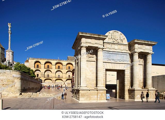 Puerta del Puente and column of the Triunfo de San Rafael, Cordoba, Andalucia, Spain, Europe