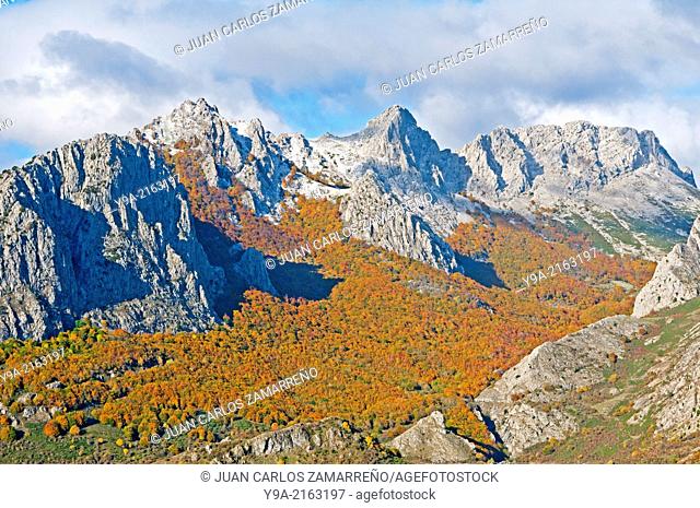 The Montana Leonesa from Riano village, Riano reservoir, autumn morning with snow, Leon, Castilla y Leon, Spain