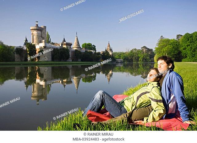 Austria, Lower Austria, Laxenburg, Franzensburg, shore, couple, relaxing