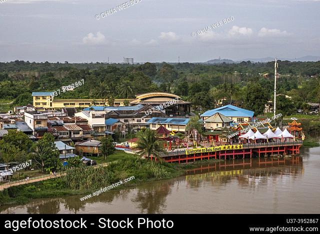 View of Guang Loong Temple from The Sky Bridge, Batu Kawah Water Front, Kuching, Sarawak, East Malaysia, Borneo
