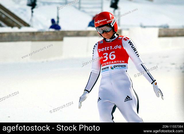 Nachdenklich: Carina Vogt (SC Degenfeld) beim FIS Weltcup Skispringen Frauen - Einzelwettkampf